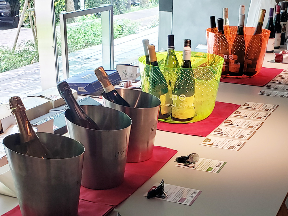 WINE SHOP FUJI × CROSS B PLUS ワインイベント 4/21 試飲&販売会の様子