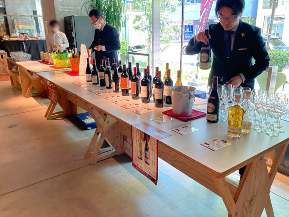 WINE SHOP FUJI × CROSS B PLUS ワインイベント 4/21 試飲&販売会の様子