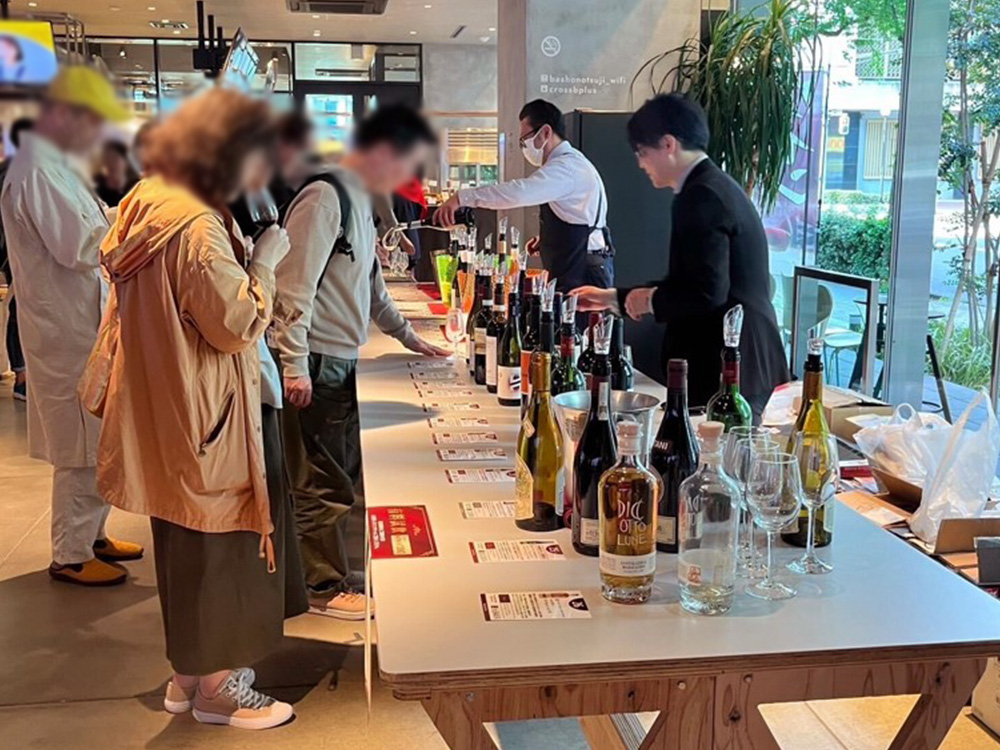 WINE SHOP FUJI × CROSS B PLUS ワインイベント 4/21 試飲&販売会の様子